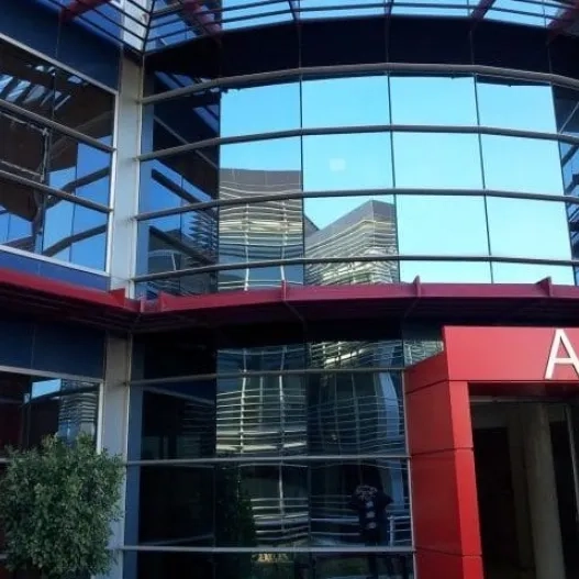 fachada puerta del centro de reuniones y congresos parque paterna