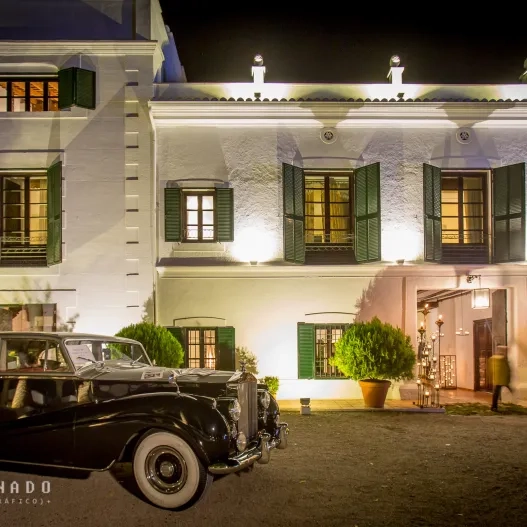 exterior edificio masí aldamar en vista nocturna