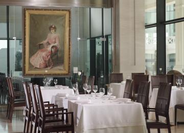 salón del restaurante braseri sorolla del hotel las arenas