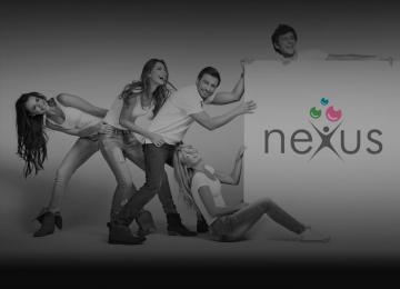 azafatos con logo empresa nexus