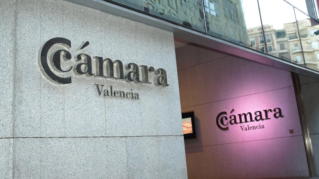 detalle puerta entrada de cámara de comercio valencia