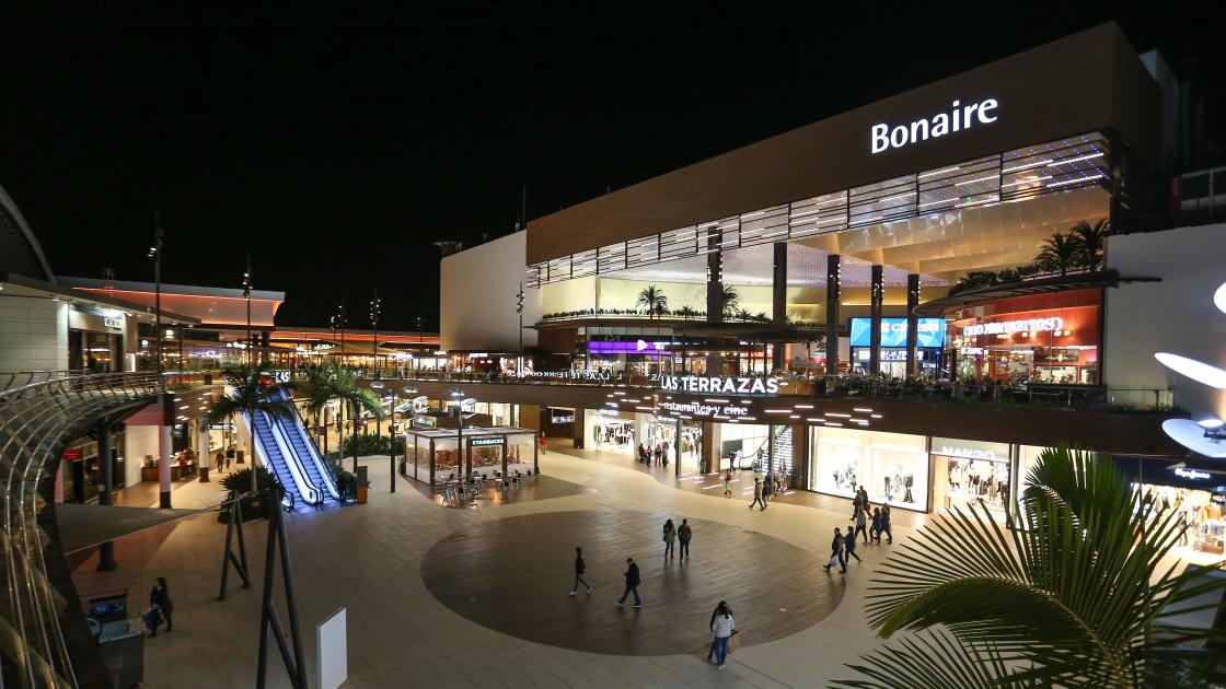 detalle exterior plaza del centro comercial bonaire