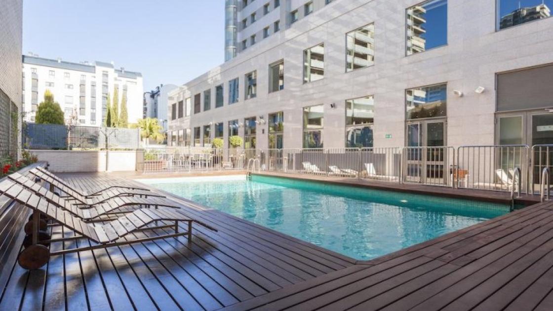 piscina hotel ilunion valencia