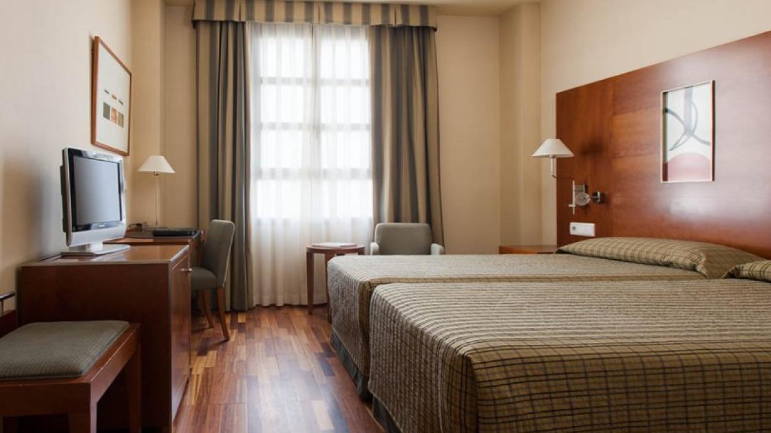 hotel nh las artes