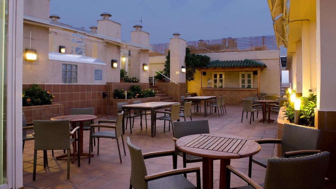 terraza roof hotel NH center