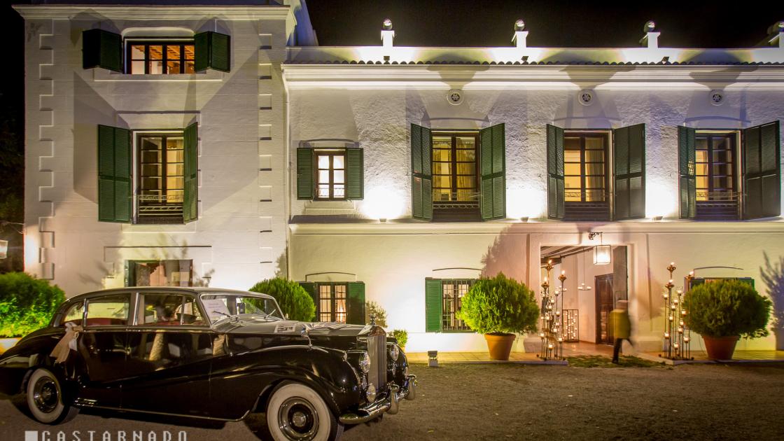 exterior edificio masí aldamar en vista nocturna