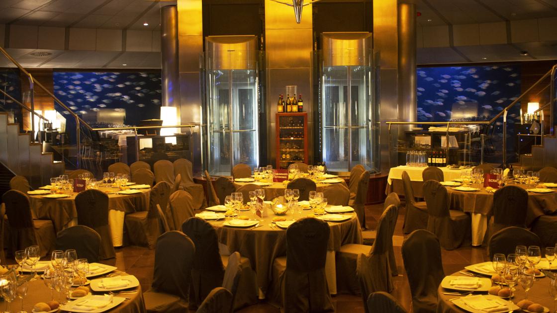 sala del restaurante submarino de oceanografic