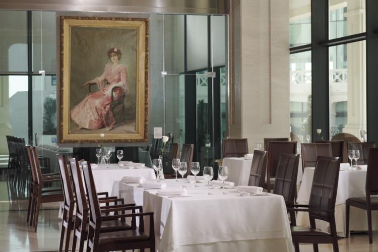 salón del restaurante braseri sorolla del hotel las arenas