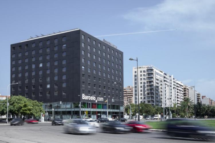 vista exterior edificio del hotel barceló valencia