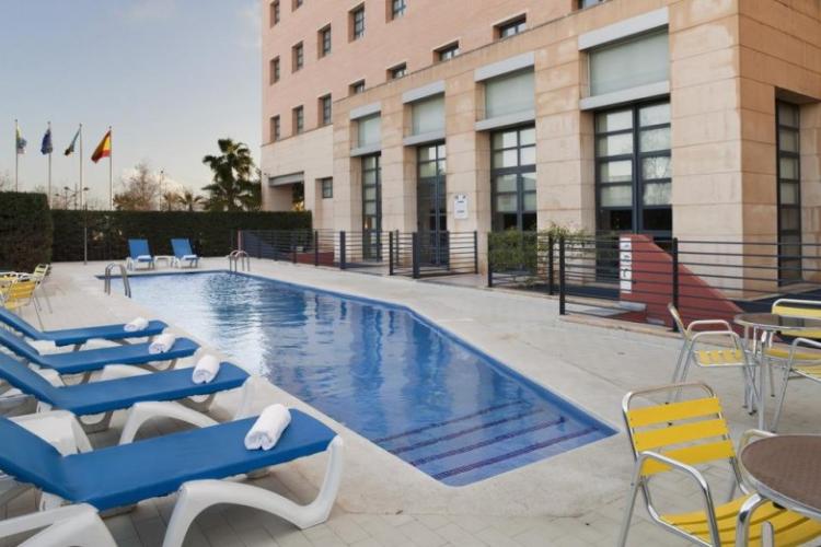 hotel holiday express valencia piscina