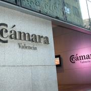 detalle puerta entrada de cámara de comercio valencia