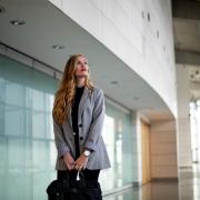 participante dentro del palacio de congresos de valencia